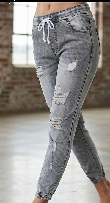 Sive ženske jogger farmerke sa „acid wash” efektom i trendi