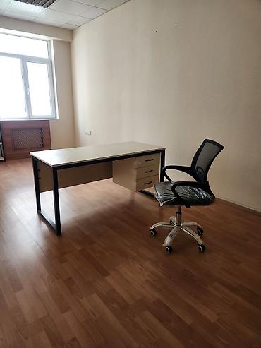 Ofis masasə və ofis kreslosu dəsti - Masa: Düz formalı iş masası