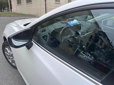 kamaz masin: Mazda 3: 1.5 l | 2017 il Sedan — 3