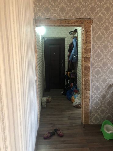 продаю 2 ком кв в бишкеке в Кыргызстан | Продажа квартир: 3 комнаты, 58 м², 104 серия, 5 этаж, Старый ремонт, Центральное отопление