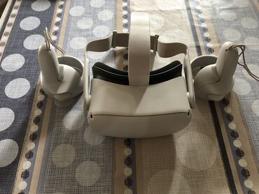 Аксессуары для консолей: Продаю шлем виртуальной реальности oculus quest 2
