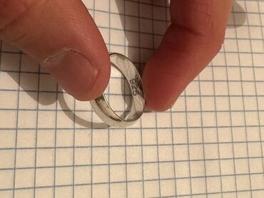обручальное кольцо: Обручальное кольцо Продаётся Размер 18.5 Серебро нового состояния