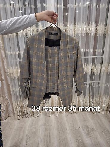 Dəstlər, kostyumlar: Qadın geyim dəsti – 38 razmer 1) Qara-ağ zolaqlı kostyum - Üst geyim — 8