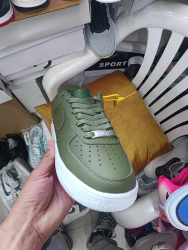 Women's Sneakers and athletic shoes: Nike, 37 — 5