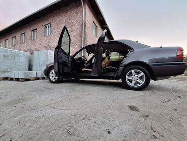 запчасть на мерс 814: Mercedes-Benz 220: 1995 г., 2.2 л, Механика, Бензин, Седан