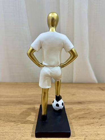 qız papaqları: 👉 Dekorativ futbolçu heykəli – futbol temalı fiqur ⚽️ Futbol temalı — 3
