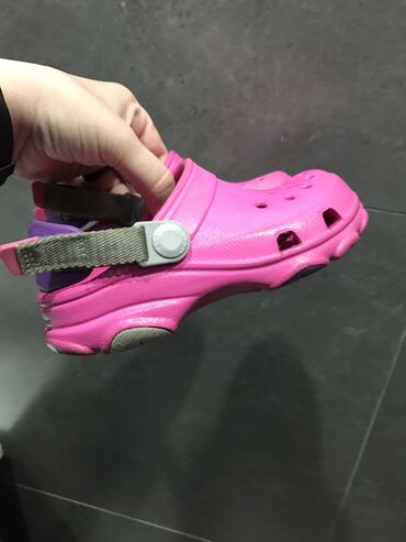 Детская обувь: Продаю crocs оригинал. Размер С10 примерно 25/26/27. Состояние
