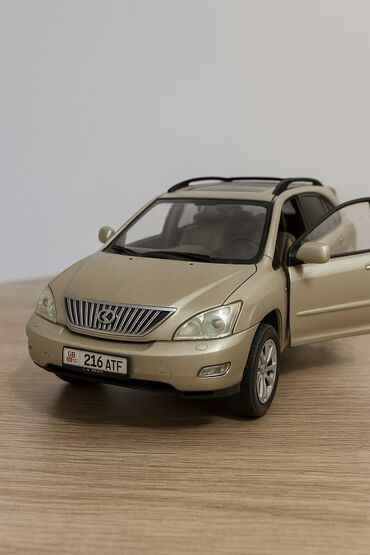 задний подлокотник: Lexus RX: 2004 г., 3 л, Автомат, Бензин, Внедорожник