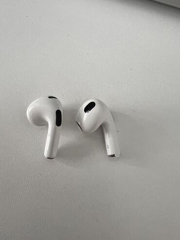 Qulaqlıqlar: Airpods 3 tam orijinal,1 ay ishlenib, qabi itdiyi ucun satilir