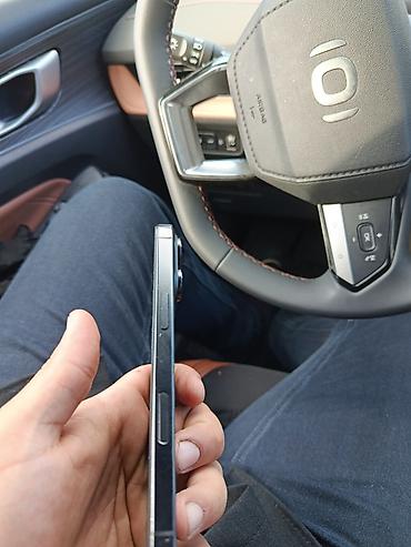 iphone 15 pro qara: IPhone 16 Pro, 128 GB, Qara, Simsiz şarj — 2