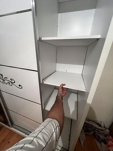 asılqan satılır: Güzgülü sürgülü qapılı şkaf Təcili satılır - Rəng: ağ korpus, bordoya — 7