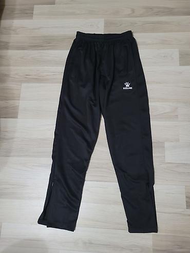 Спортивные костюмы: Продаю экипировку KELME .
Не подошёл размер.
Цена окончательная — 6
