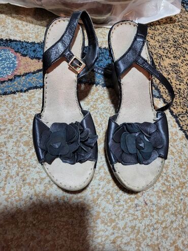 crne cizme na stiklu: Sandale, 41