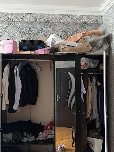 borular: Üç qapılı paltar şkafı - Rəng: ağ və qara kombinasiya - Ön hissə — 4