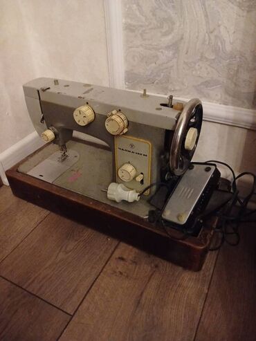 японский золотой саксофон и гитара: Cayka tikis masini satilir 5 nov tikis atir. matoru var islekdi