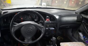 Hyundai: Hyundai Elantra: 1.6 l | 2004 il Sedan — 17