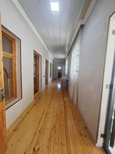 Uzunmüddətli kirayə mənzillər: Mebel və texnika ilə təchiz olunmuş geniş ev. - Plan: uzun geniş — 12