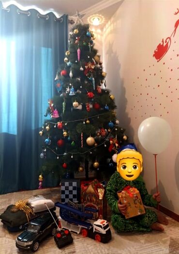 новогодние елки: Продается шикарная искусственная елка с игрушками! Высота 2 метра