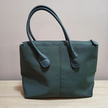 zenska kozna torba trendy: Torba u maslinasto zelenoj boji, nova