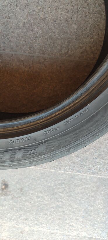 Шины: Автомобильная шина размера 215/45R17 87V, произведенная в Японии