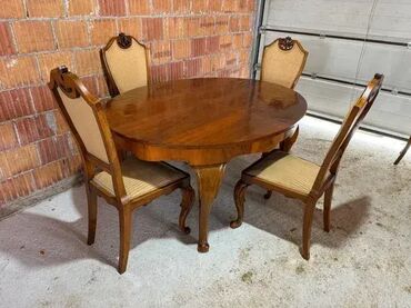 Stilski trpezarijski stolovi: Stari stilski trpezarijski sto 🍽️✨ Veoma dobro očuvan, s obzirom na — 9