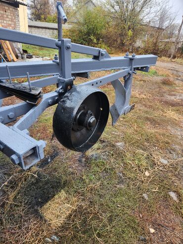 глушител катализатар: Навесной оборотный плуг с тремя корпусами для трактора - Тип