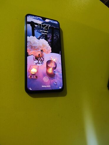 телефон с23: Xiaomi, Mi 9 SE, Б/у, 128 ГБ, цвет - Черный, 2 SIM