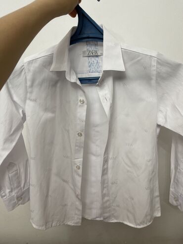 белый рубашка: Рубашка
