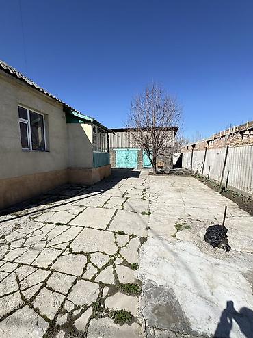 Продажа коттеджей и домов: ✨Продаётся дом в с. Сокулук✨ 🏡Характеристики: • Участок - 10 соток • at lalafo.kg — 4 Продажа коттеджей и домов: ✨Продаётся дом в с. Сокулук✨ 🏡Характеристики: • Участок - 10 соток • — 4