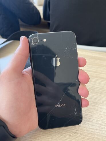 Apple iPhone: IPhone 8, 64 GB, Qara, Qırıq, Barmaq izi