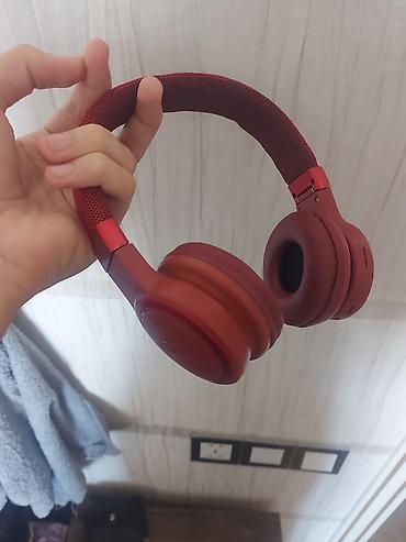 JBL Live – qırmızı rəngdə over‑ear simsiz qulaqcıq - JBL Signature