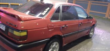 Volkswagen: Volkswagen Passat: 1989 г., 1.8 л, Механика, Бензин, Седан