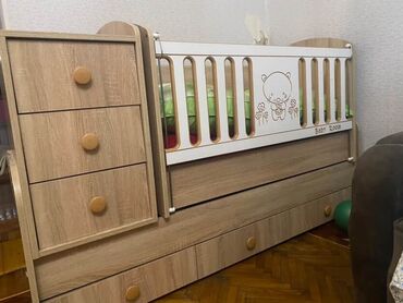 Для девочки и мальчика, Четырехугольная, Колыбель, С бортиками, С механизмом качания