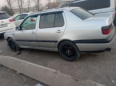 Volkswagen: Volkswagen Vento: 1990 г., 1.8 л, Механика, Бензин, Седан — 10