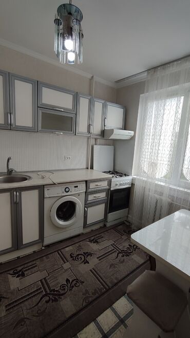 сдаётся квартира рядом рынок дордой: 3 комнаты, Собственник, Без подселения, С мебелью полностью, С мебелью частично