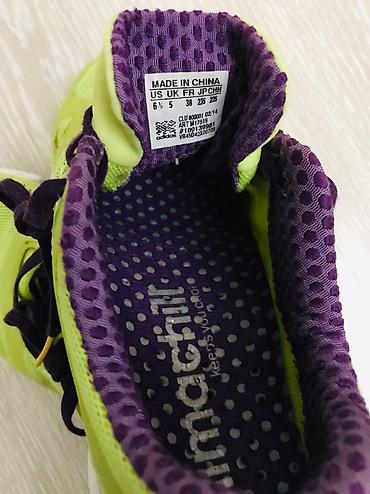 Кроссовки и спортивная обувь: Оригинальные беговые кроссовки Adidas Climachill. Размер указан на — 9