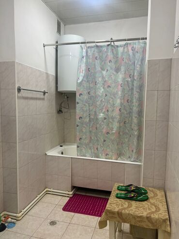 Uzunmüddətli kirayə mənzillər: Сдается квартира в районе Азнефть,напротив 6 школы. 3 /4 этаж3 — 8