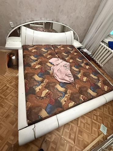 зеркало большие: Двуспальная кровать с мягким изголовьем и большим зеркалом - Размер — 1