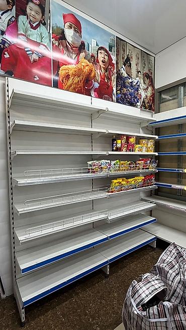 Полки для магазина: ПРОДАЁТСЯ ТОРГОВОЕ ОБОРУДОВАНИЕ ДЛЯ МАГАЗИНА Продаётся комплект — 5