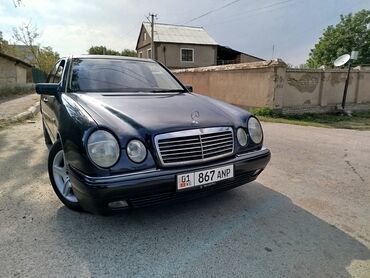 арзан машина мерс: Mercedes-Benz E‑Class (W210) седан, тёмно‑синий цвет. Кузов и внешний