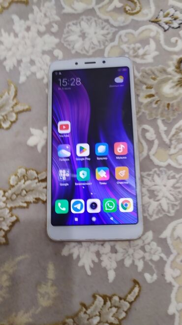 кольцевая лампа для телефона: Redmi, Redmi 6, Б/у, 32 ГБ, цвет - Белый, 2 SIM