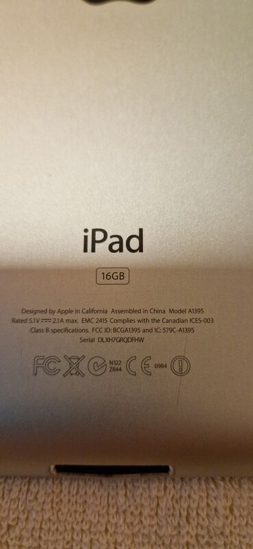 ipad klaviatura: Apple iPad 2 A1395 - Black 2nd Gen. 16GB w/ Charger and cable