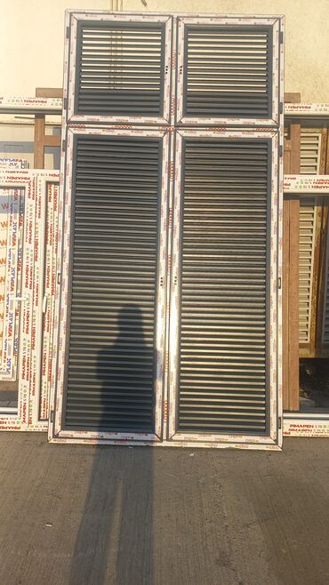 Dolablar: Mənfəz li̇ şkaflar. Kondi̇si̇oner ve kombi̇leri̇n kabağina plasti̇k — 7