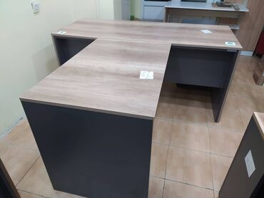 kompüter masası: Ofis masası. Hazır satılır. Türkiyə materialından yığılır. uzunluq