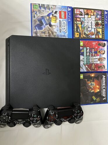 PS4 (Sony PlayStation 4): 5,6 игр и 2 джойстик в комплекте