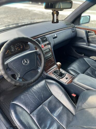 Mercedes-Benz: Mercedes-Benz E-Class: 1997 г., 2.3 л, Механика, Бензин, Седан — 11