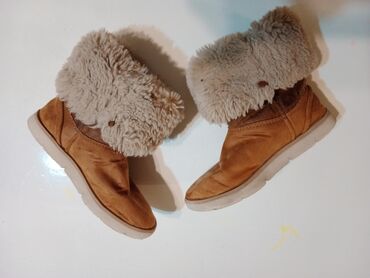 Ugg čizme: Ugg čizme, Zara, Veličina - 34 na lalafo.rs — 5 Ugg čizme: Ugg čizme, Zara, Veličina - 34 — 5