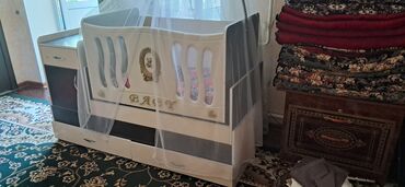 домашняя качеля: Продам детский кровать 3 в1 кровать качалка, диван, тумба состояние