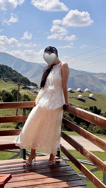 Женская одежда: Ажурное платье миди цвет айвори с пайетками - Силуэт: расклёшенная — 1
