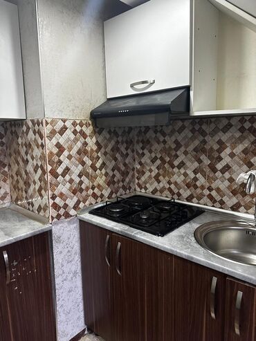 Uzunmüddətli kirayə mənzillər: Kirayə üçün tam mebellı 2 otaqlı mansard tipli mənzil. - Geniş qonaq — 7